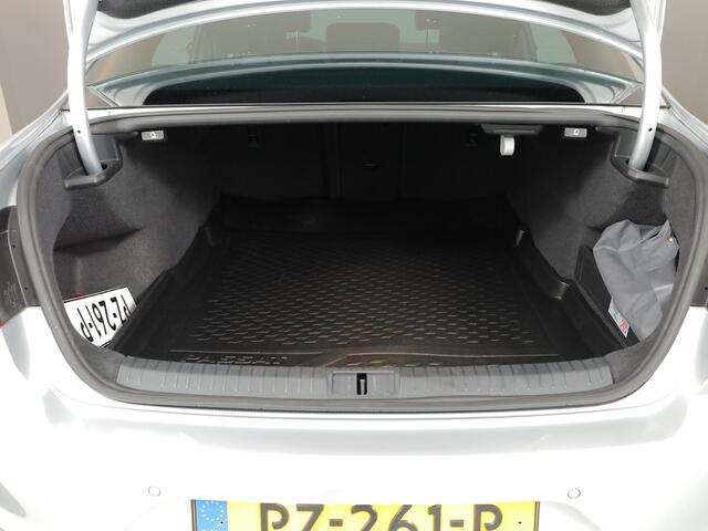 Volkswagen Passat 1.4 TSI Highline Business R 125pk DSG| digital display| Camera| verwarmde voorruit en -stoelen| Navi