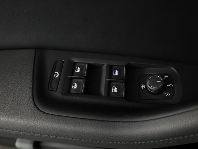 Volkswagen Passat 1.4 TSI Highline Business R 125pk DSG| digital display| Camera| verwarmde voorruit en -stoelen| Navi