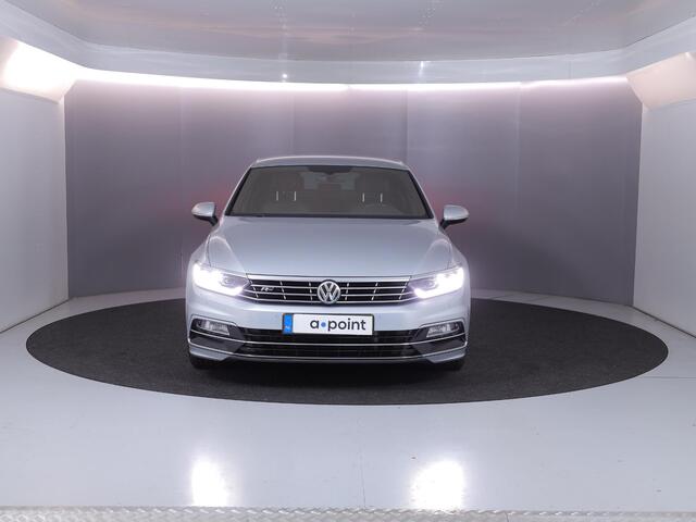 Volkswagen Passat 1.4 TSI Highline Business R 125pk DSG| digital display| Camera| verwarmde voorruit en -stoelen| Navi