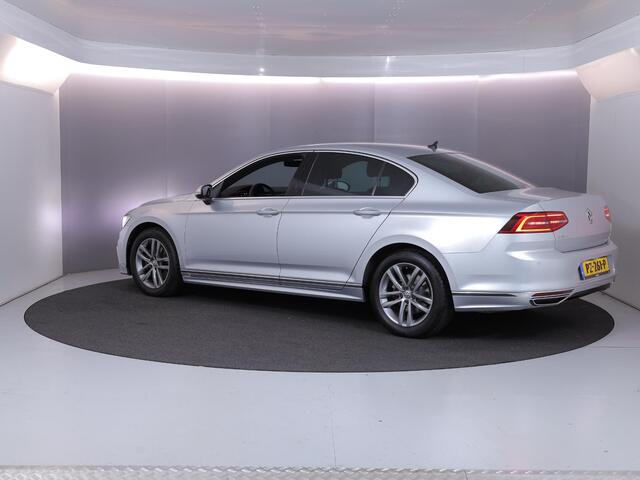 Volkswagen Passat 1.4 TSI Highline Business R 125pk DSG| digital display| Camera| verwarmde voorruit en -stoelen| Navi
