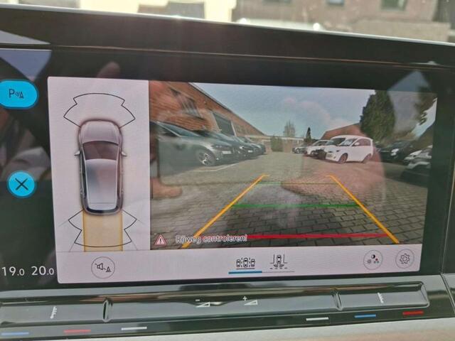 Volkswagen Golf Life eTSI