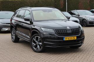 SKODA Kodiaq 1.5 TSI Sportline Business / Camera / Keyless / Sportstoelen / CarPlay / 19'' / Blackpack / Virtual Cockpit / Dodehoek / DAB / Stoelverwarming / ACC