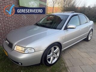 AUDI A4 Limousine 2.4 V6 QUATRO*2000*Ecc|Xenon|Cruise|O-dak