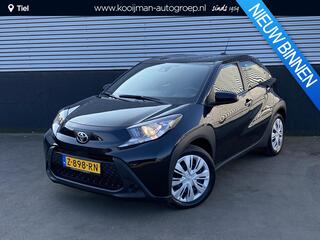 TOYOTA AYGO X 1.0 VVT-i MT Play Nette Nederlandse auto, achteruitrij camera, navigatie Apple CarPlay/Android Auto, neerklapbare achterbank, adaptieve cruise control!