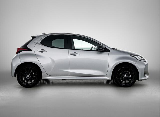 Toyota Yaris 1.5 Hybrid Executive | Navigatie | Parkeersensoren voor+achter | Blind Spot Monitor |