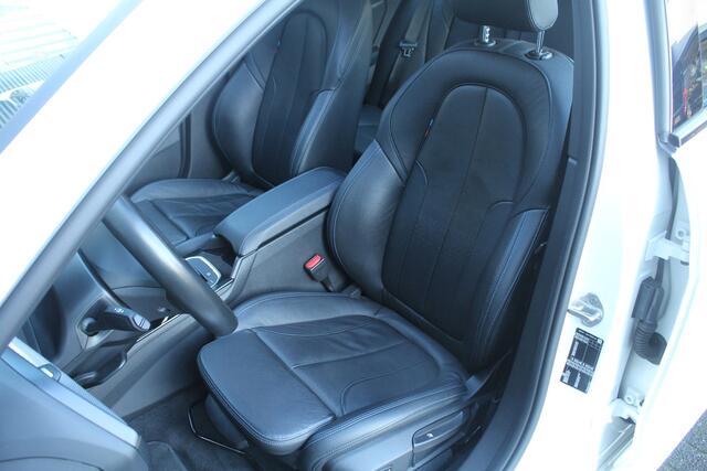 BMW 1-Serie 118i 141pk High Executive Edition AUTOMAAT Panoramadak NL-Auto NAP