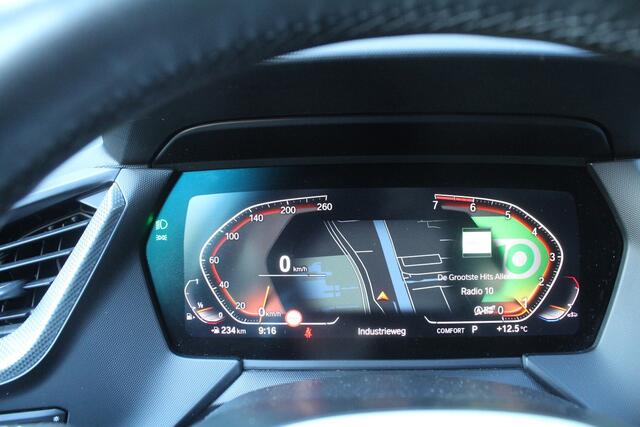BMW 1-Serie 118i 141pk High Executive Edition AUTOMAAT Panoramadak NL-Auto NAP