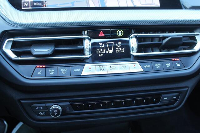 BMW 1-Serie 118i 141pk High Executive Edition AUTOMAAT Panoramadak NL-Auto NAP