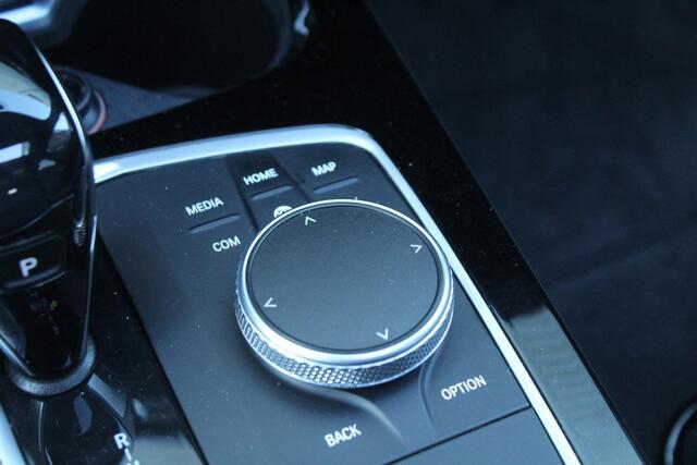 BMW 1-Serie 118i 141pk High Executive Edition AUTOMAAT Panoramadak NL-Auto NAP