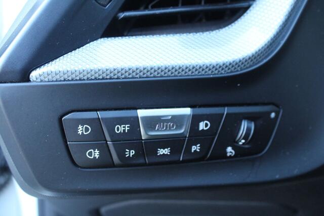 BMW 1-Serie 118i 141pk High Executive Edition AUTOMAAT Panoramadak NL-Auto NAP