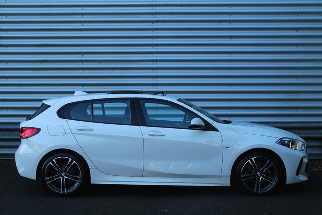 BMW 1-Serie 118i 141pk High Executive Edition AUTOMAAT Panoramadak NL-Auto NAP