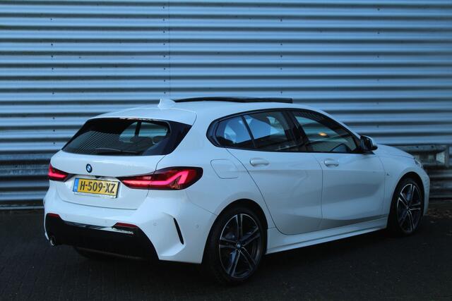 BMW 1-Serie 118i 141pk High Executive Edition AUTOMAAT Panoramadak NL-Auto NAP