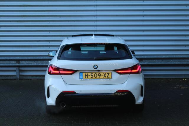 BMW 1-Serie 118i 141pk High Executive Edition AUTOMAAT Panoramadak NL-Auto NAP