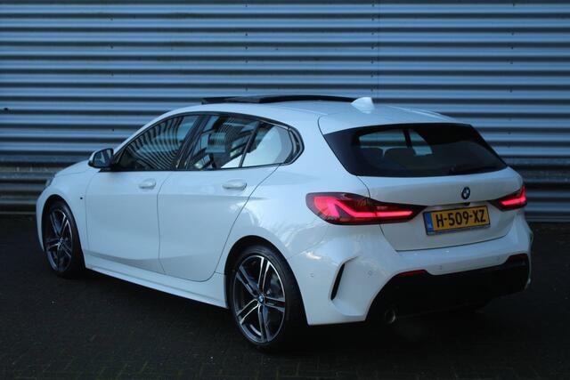 BMW 1-Serie 118i 141pk High Executive Edition AUTOMAAT Panoramadak NL-Auto NAP