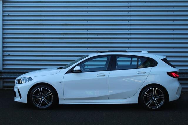 BMW 1-Serie 118i 141pk High Executive Edition AUTOMAAT Panoramadak NL-Auto NAP