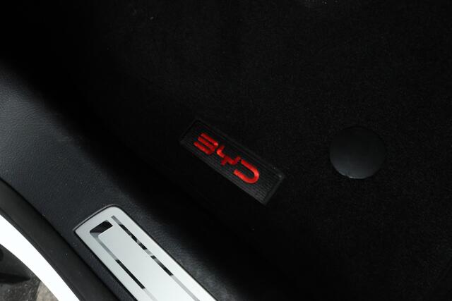 BYD Seal U 1.5 T DM-i AWD Design 4 wheel drive trekgewicht 1500kg