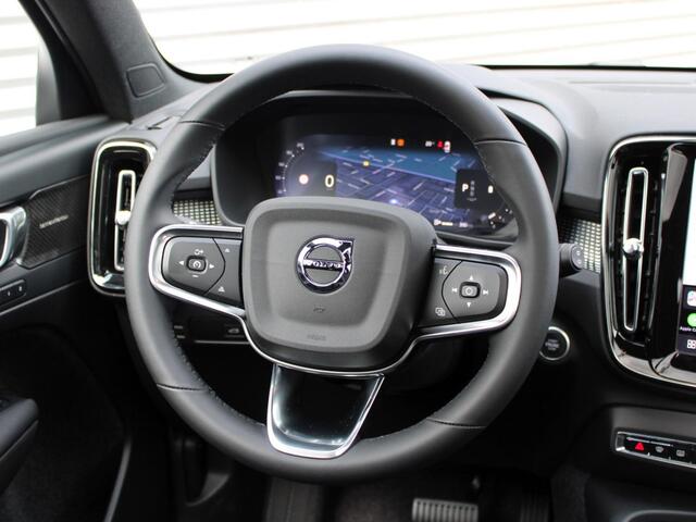 Volvo XC40 2.0 B4 Plus Black Edition Automaat / Panoramadak / Privacy Glass / Microtech Nubuck bekleding / Google Maps
