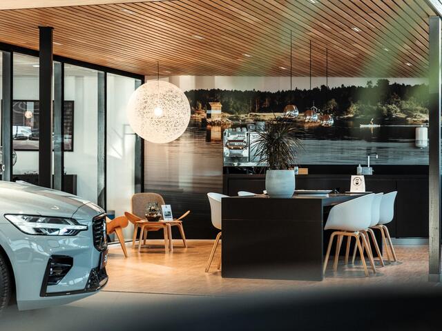 Volvo XC40 2.0 B4 Plus Black Edition Automaat / Panoramadak / Privacy Glass / Microtech Nubuck bekleding / Google Maps