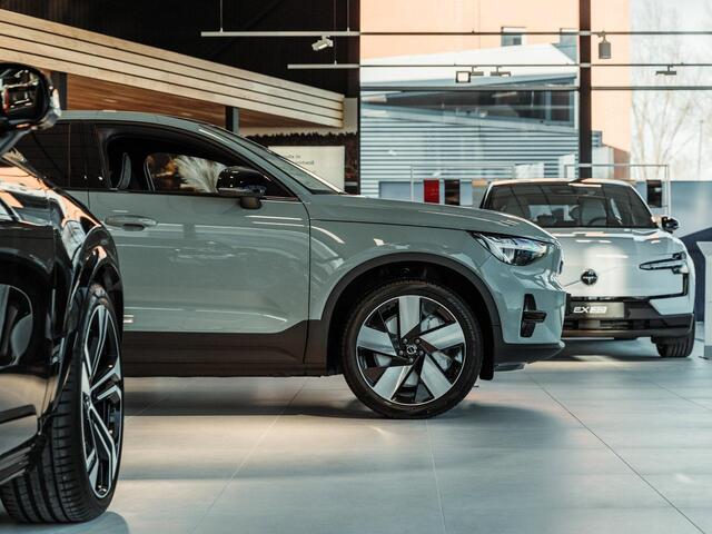 Volvo XC40 2.0 B4 Plus Black Edition Automaat / Panoramadak / Privacy Glass / Microtech Nubuck bekleding / Google Maps