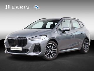 BMW 2-SERIE Active Tourer 218i / M-Sportpakket / Pano Dak / Stoel & Stuurwiel Verwarming / Elektr. verstelbare Stoel / Head-Up / Trekhaak / Lentevoordeel