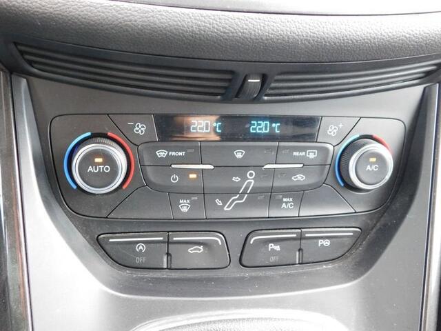 Ford C-MAX 1000 cc  Eco Boost Titanium