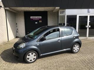 TOYOTA AYGO 1.0-12V Cool / 5 DEURS / ZUINIG / KM+NAP / METALLIC / APK JUNI 2027