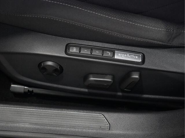 Volkswagen Golf 1.0 eTSI 110pk DSG Life Business Navigatie | ErgoActive Massage| Stoel/Stuurverw. | Full-LED 231