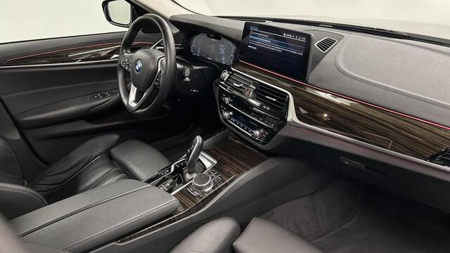 BMW 5-Serie Touring 530e Business Edition Plus SOH 92% PANO LEER CAMERA TREKHAAK.