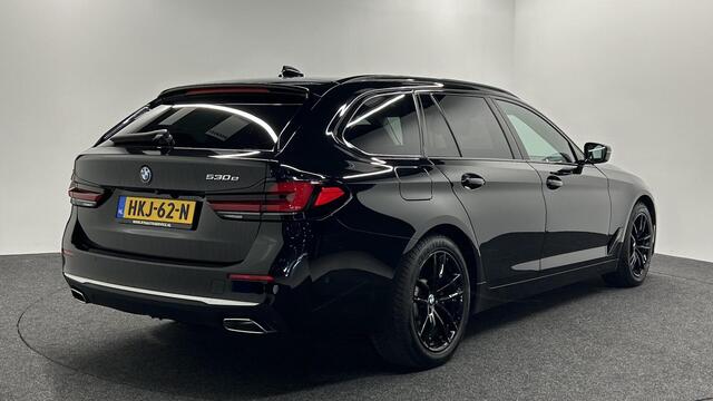 BMW 5-Serie Touring 530e Business Edition Plus SOH 92% PANO LEER CAMERA TREKHAAK.
