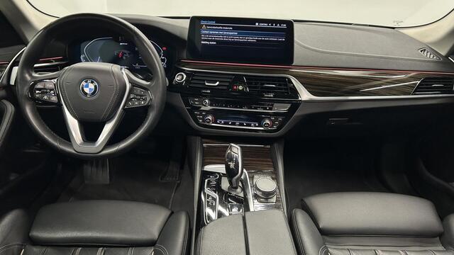 BMW 5-Serie Touring 530e Business Edition Plus SOH 92% PANO LEER CAMERA TREKHAAK.