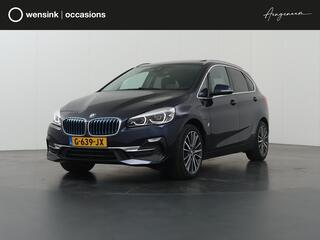 BMW 2-SERIE Active Tourer 225xe iPerformance High Executive | SOH 88% | HUD | Lederen Interieur | Navigatie | DAB | Parkeercamera | Stoelverwarming | Panoramadak | Harman/Kardon | LED | Elek. Achterklep |