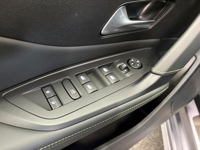 Peugeot 308 1.6 Plug-in Hybrid 180 GT Panoramadak Navigatie Apple Carplay Android Auto Camera Parkeersensoren Adaptive Cruise Control Full LED 18 LM Velgen Am