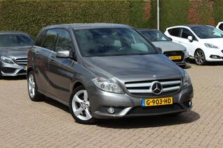 MERCEDES-BENZ B-KLASSE 180 Prestige Automaat 84.874km! / Compleet onderhouden / CarPlay / Parkeerhulp V+A / 17'' / Navigatie / Stoelverwarming / Cruise Control