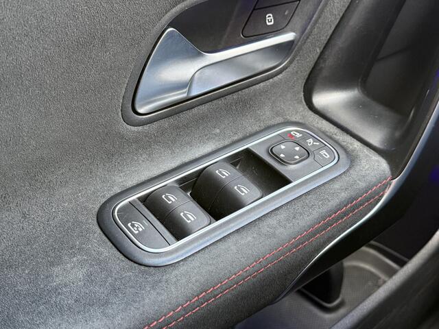 Mercedes-Benz CLA Shooting Brake 200 Business Solution AMG | Panoramadak | Sfeerverlichting | Multibeam