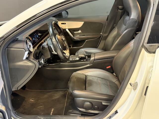 Mercedes-Benz CLA Shooting Brake 200 Business Solution AMG | Panoramadak | Sfeerverlichting | Multibeam
