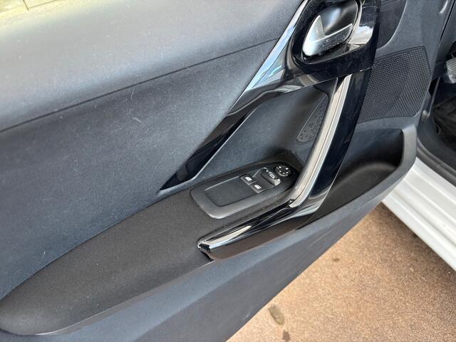 Peugeot 208 1.2 Blue Lion Airco Cruise Navi Nw Distributie