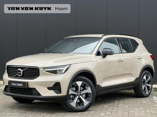 VOLVO XC40 2.0 B4 Plus Dark Elektr. stoelverstelling / Harman Kardon Audio / Trekhaak / 19