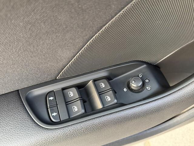 Audi A3 SPORTBACK 30 TFSI Pro Line Navigatiesysteem | Xenon | Airconditioning | Cruise control | Bluetooth telefoonverbinding | Parkeersensoren achter