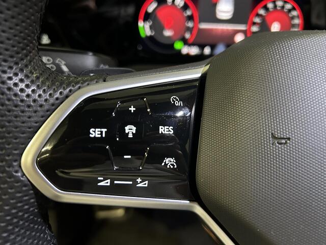 Volkswagen Golf 1.4 eHybrid GTE | Navigatie | Stoelverwarming | Parkeer assistent |