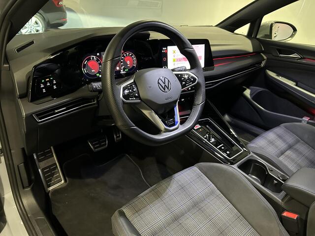 Volkswagen Golf 1.4 eHybrid GTE | Navigatie | Stoelverwarming | Parkeer assistent |