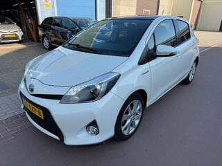 TOYOTA YARIS 1.5 Full Hybrid Dynamic APK 03-2027 Panoramadak Meest luxe uitvoering met Navigatie, Camera, Keyless, Bluetooth, etc.
