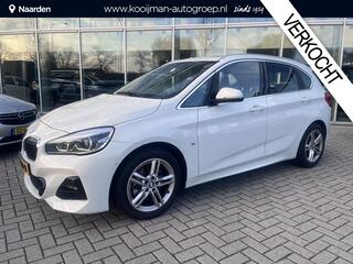 BMW 2-SERIE Active Tourer 220i High Executive Launch Edition Panorama dak|192 Pk| Trekhaak| Headup|Automaat| zeer nette auto!!