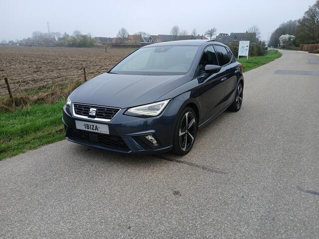 Seat Ibiza 1.0 TSI 110pk FR Plus Connect + Panoramadak + 18 inch + Camera etc. etc.