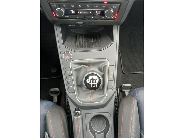 Seat Ibiza 1.0 TSI 110pk FR Plus Connect + Panoramadak + 18 inch + Camera etc. etc.