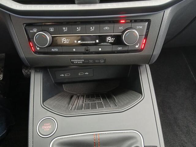 Seat Ibiza 1.0 TSI 110pk FR Plus Connect + Panoramadak + 18 inch + Camera etc. etc.