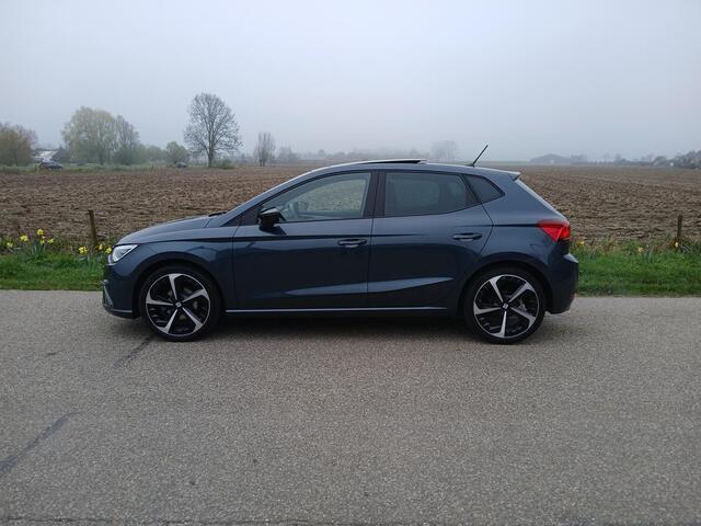 Seat Ibiza 1.0 TSI 110pk FR Plus Connect + Panoramadak + 18 inch + Camera etc. etc.