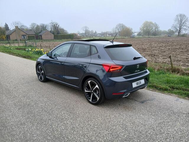 Seat Ibiza 1.0 TSI 110pk FR Plus Connect + Panoramadak + 18 inch + Camera etc. etc.