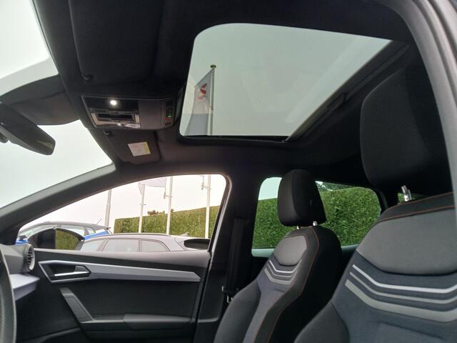 Seat Ibiza 1.0 TSI 110pk FR Plus Connect + Panoramadak + 18 inch + Camera etc. etc.