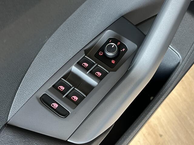 Volkswagen T-Cross 1.0 TSI 115pk R-Line | Carplay | 18 | Camara | Stoelverwarming | LED | Digitaal Display |