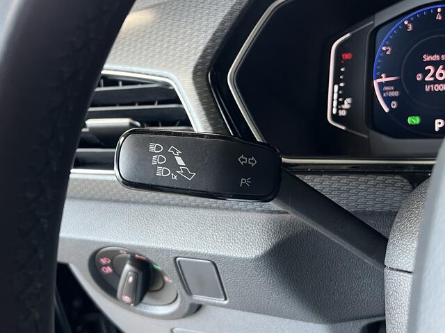 Volkswagen T-Cross 1.0 TSI 115pk R-Line | Carplay | 18 | Camara | Stoelverwarming | LED | Digitaal Display |
